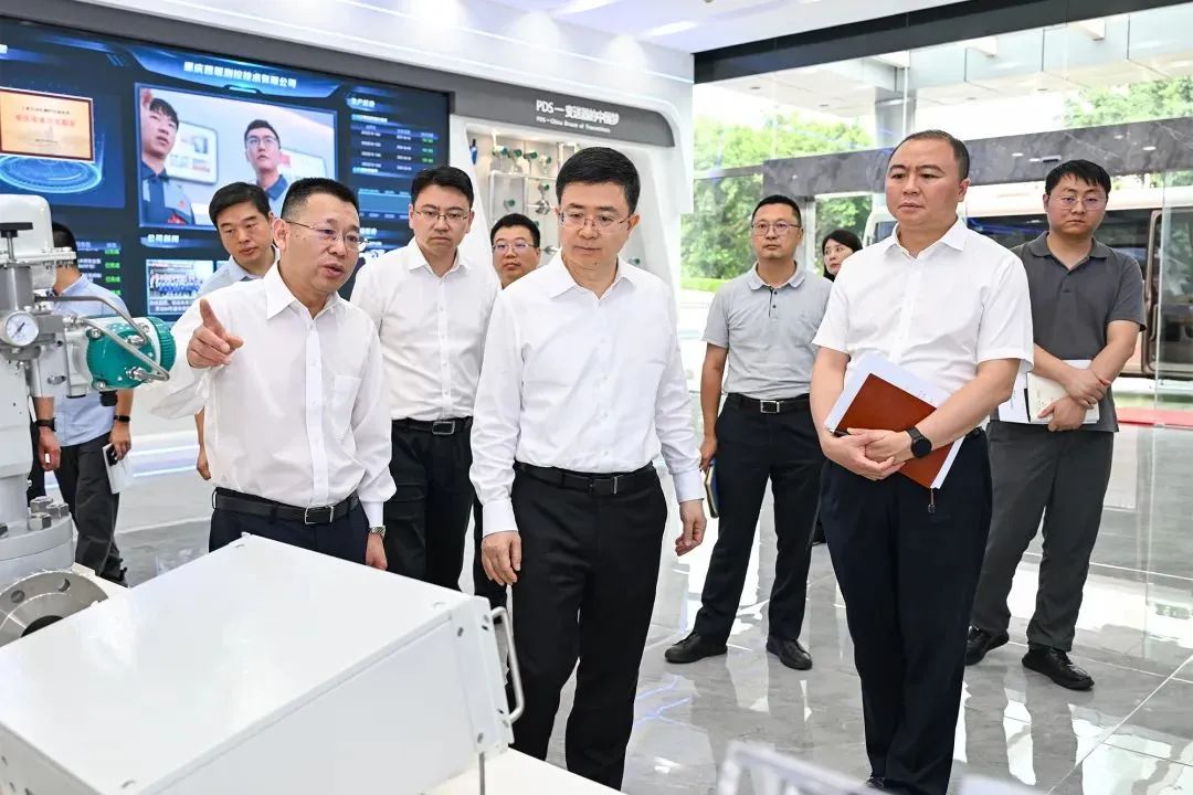 罗蔺调研重点制造业企业_新闻资讯_新闻资讯_重庆6008集团官方网站